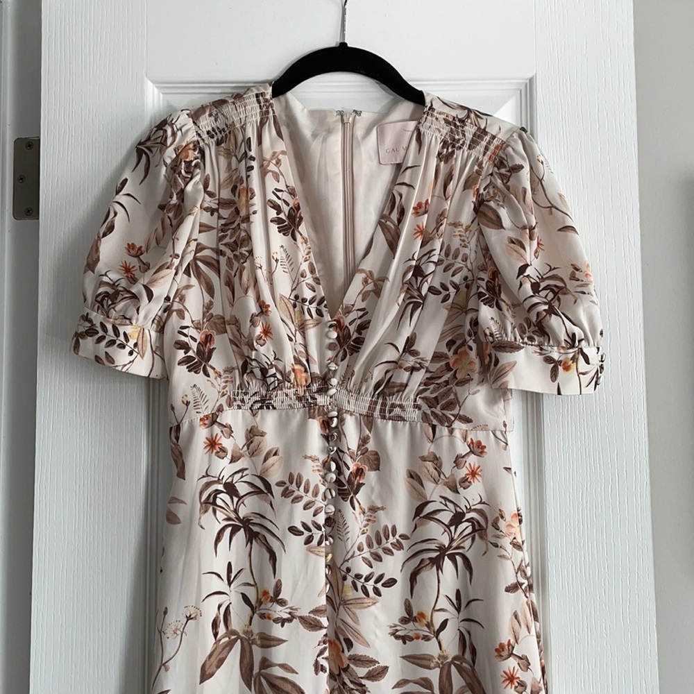 Gal Meet Glam 👗- Lauren